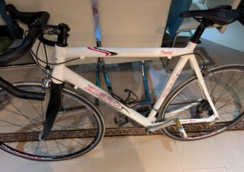 Velo de course taille M mars 7, 2026