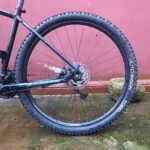 Scott Aspect 940, vue de la roue arrière et du pneu.