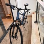 Vélo d’occasion en très bon état à Rabat, vue de trois quarts avant.