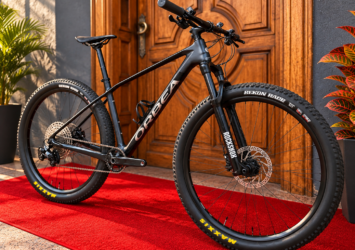 VTT Orbea carbone neuf 29 pouces avec suspension RockShox Gold Titanium