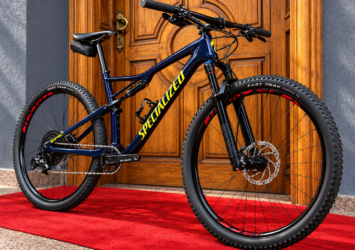 VTT Specialized carbone 29 pouces avec suspension RockShox Brain